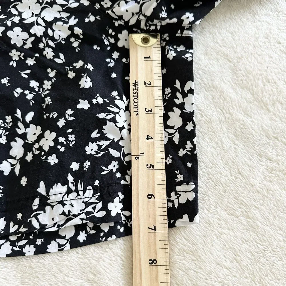 Juniper and Lime Shorts Womens Size S Black White Floral Stretch Waist Cotton